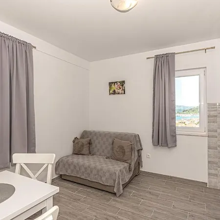 Nice In With House Sea View Apartmán *